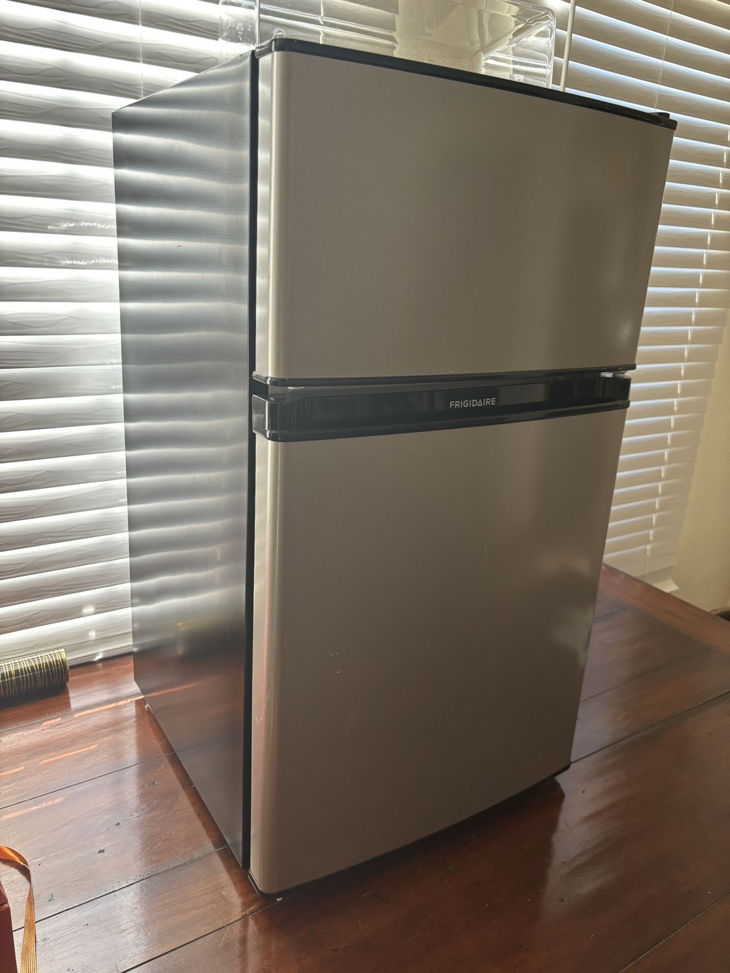 Mini fridge for Sale in Arcadia, CA OfferUp