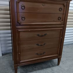 STURDY SOLID MAPLE 5 DRAWERS DRESSER 
