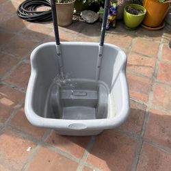 Suncast 15 Gallon Lawn & Garden Cart