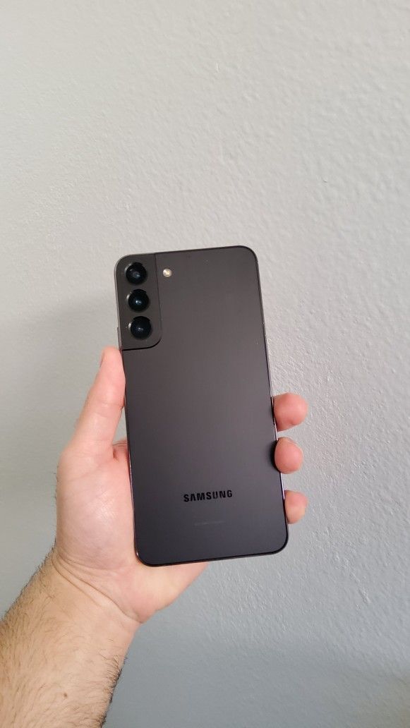 Samsung Galaxy S22+ – 256GB – Excellent Condition