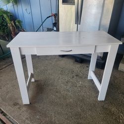 Entrance table white