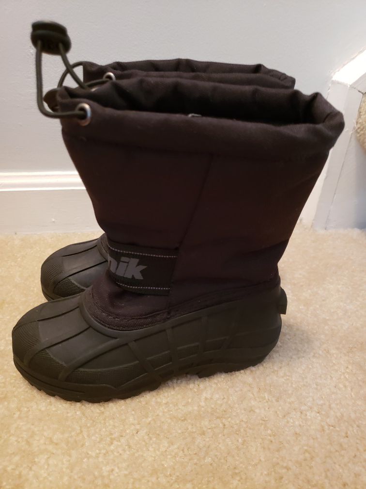 KAMIK kids winter boots size 11, toddler size 11 snow boots