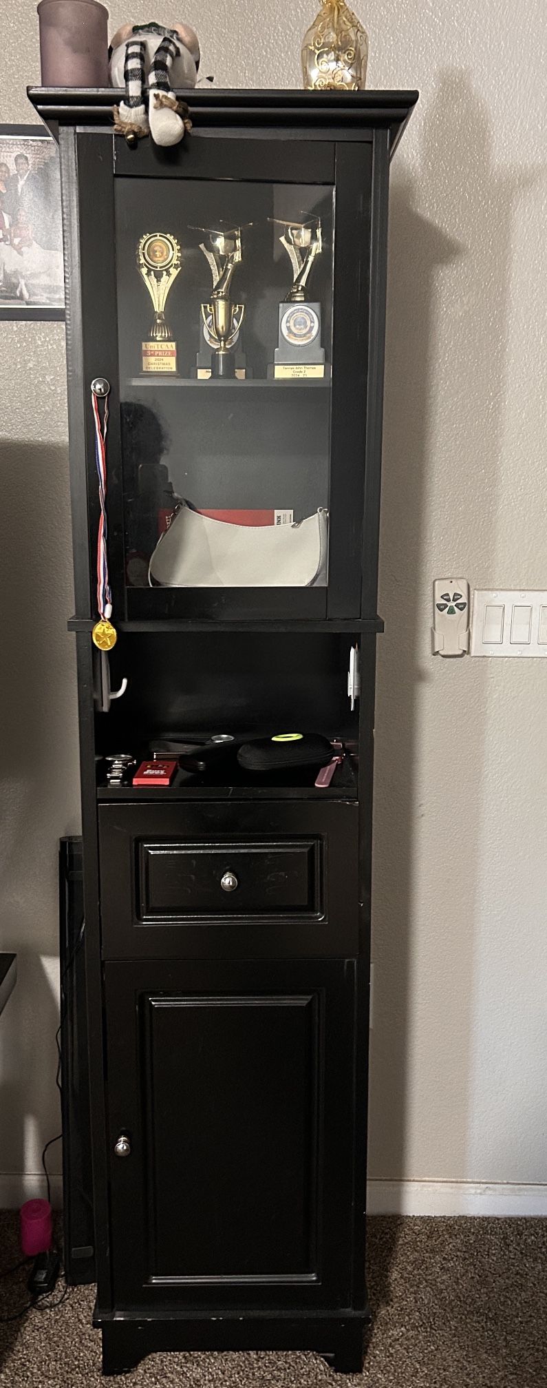 Tall Cabin For Storage And Bathroom 