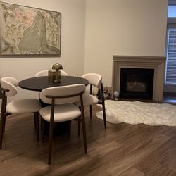 Round table dinning set