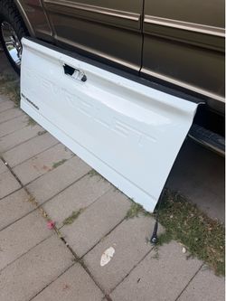 2500 Chevy Silverado tailgate