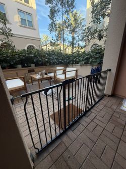 Baby Gate With Automatic Door Close