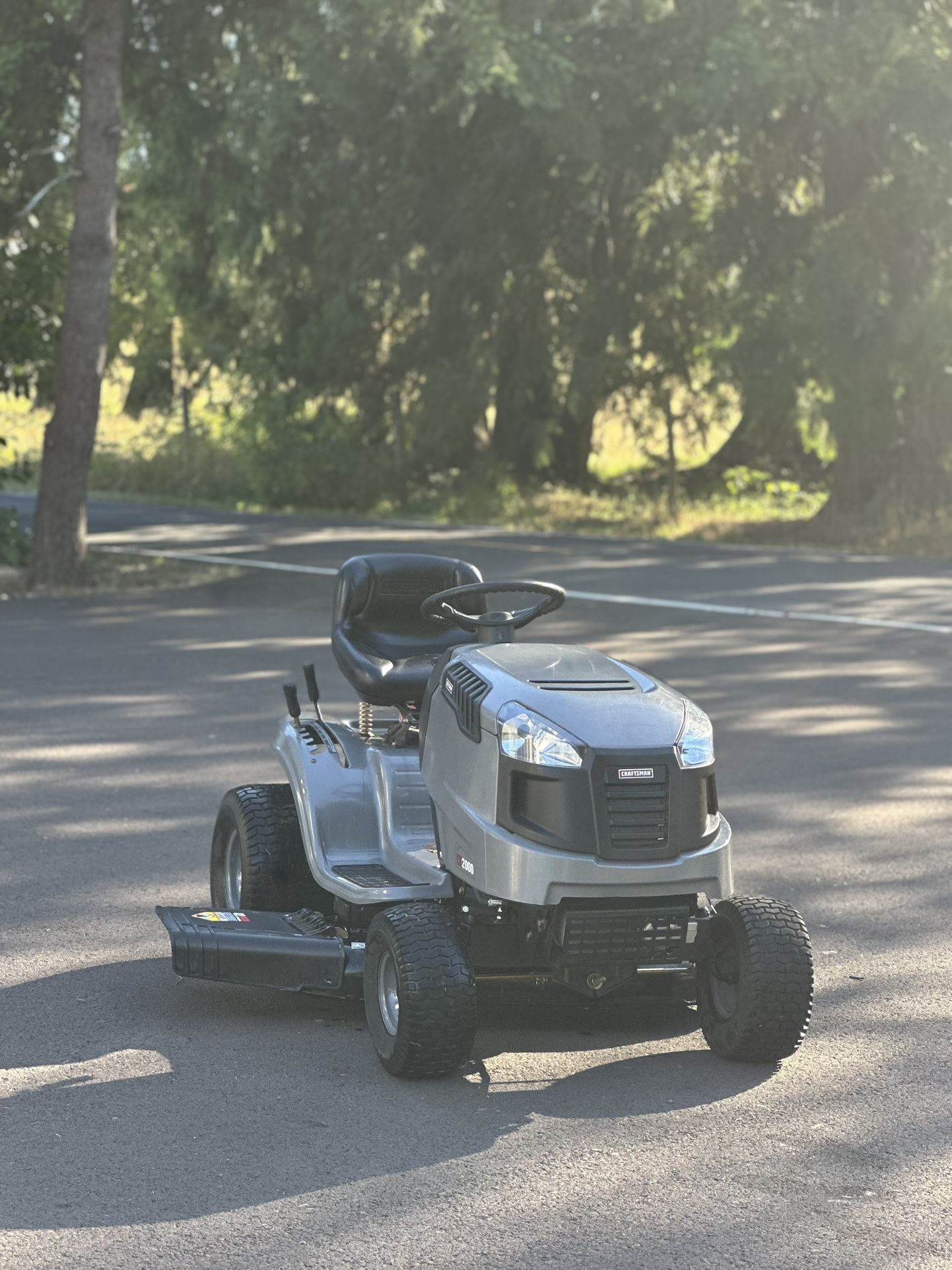 LT 2000 Craftsman Riding Lawnmower