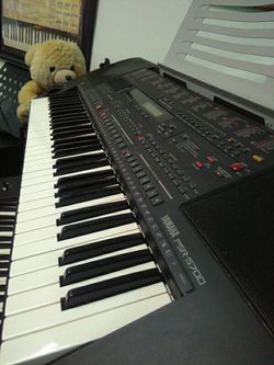 Yamaha PSR-5700 GM keyboard.
