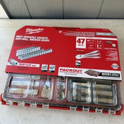 Milwaukee 1/2 in. Drive SAE/Metric Ratchet and Socket Mechanics Tool Set with PACKOUT Case (47-Piece