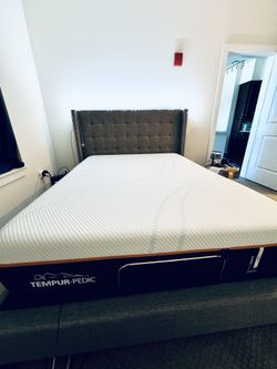 Tempur Pedic Queen Size Bed With Remote VERY CLEAN!
