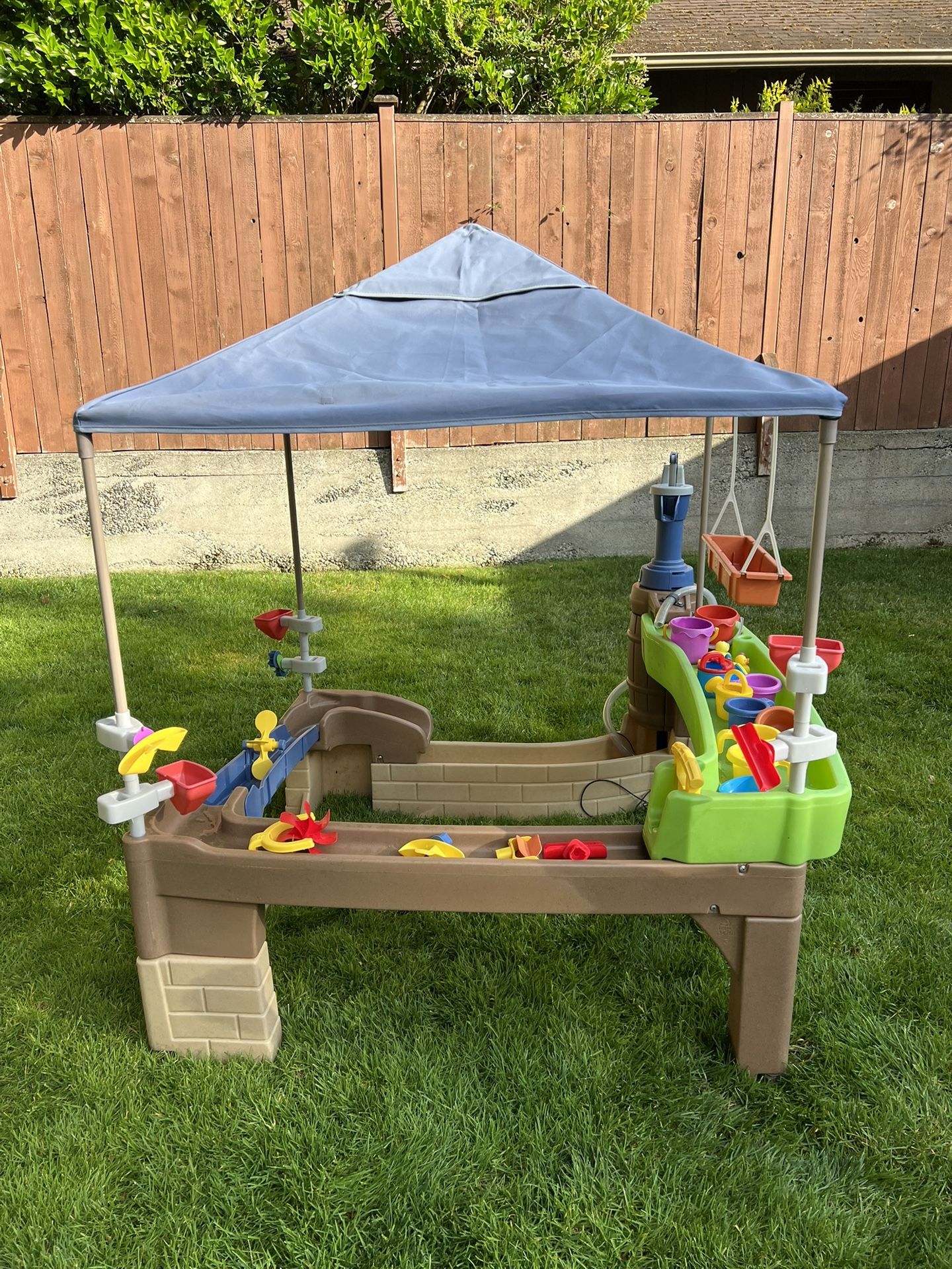 Step 2 Water Table Pump & Splash Shady Oasis Water activity