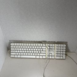 Authentic Apple Wired Keyboard USB KY44506RHQL3B PreOwned Exterior Cleaned And Tested