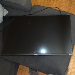 32 In Roku Smart TV With Wall Mount 