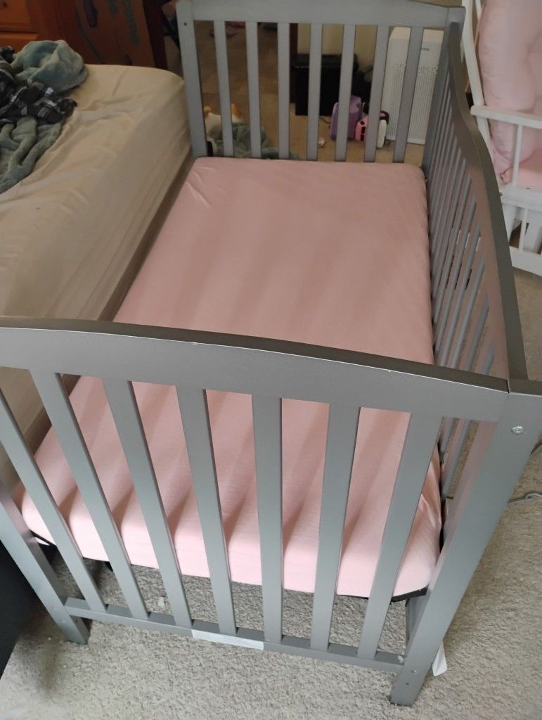 Crib Grey Dream On