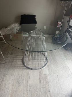Dining room table