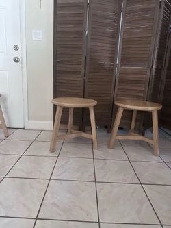 Pair wooden side table like new. Firm price!