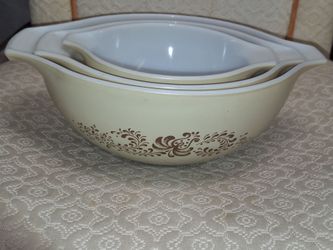 Pyrex glass bowl set of 3