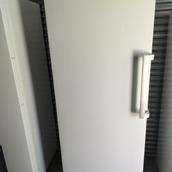 Ascoli Upright Freezer (2)