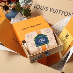 Louis Vuitton Lady’s Wallet Mother’s Day Gift 