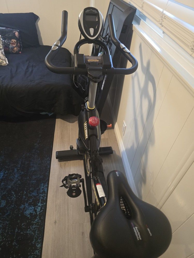 Exercise bike with screen