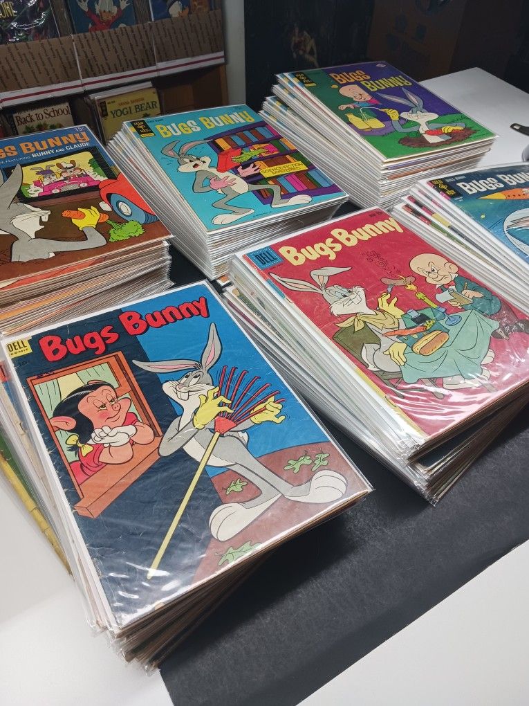 Bugs Bunny comic books. 135 comics. List in photos.