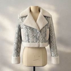 Small Forever21 jacket snake, Sherpa all inside