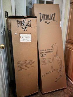 New Everlast 90lb Punching Bag and Stand