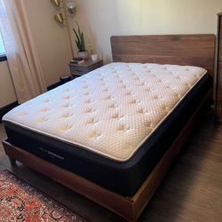 California King Mattress - Helix Midnight Luxe - Very Lightly Used
