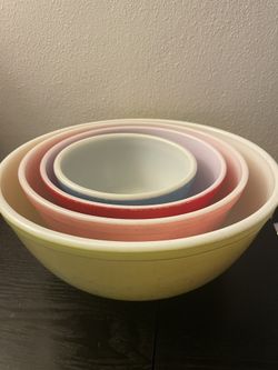 Vintage Pyrex Mixing Bowl Set