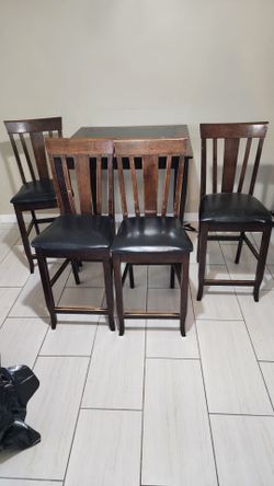 Table with 4 chairs