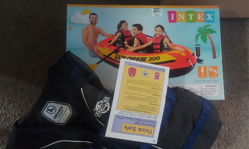 Raft and Univeral Life Vest Set NEW