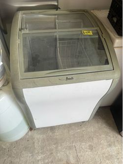 Ice cream display refrigerator