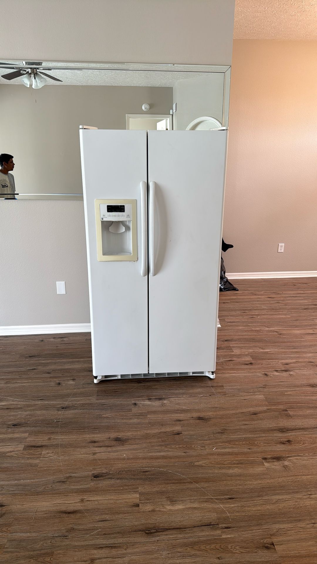 Refrigerator 