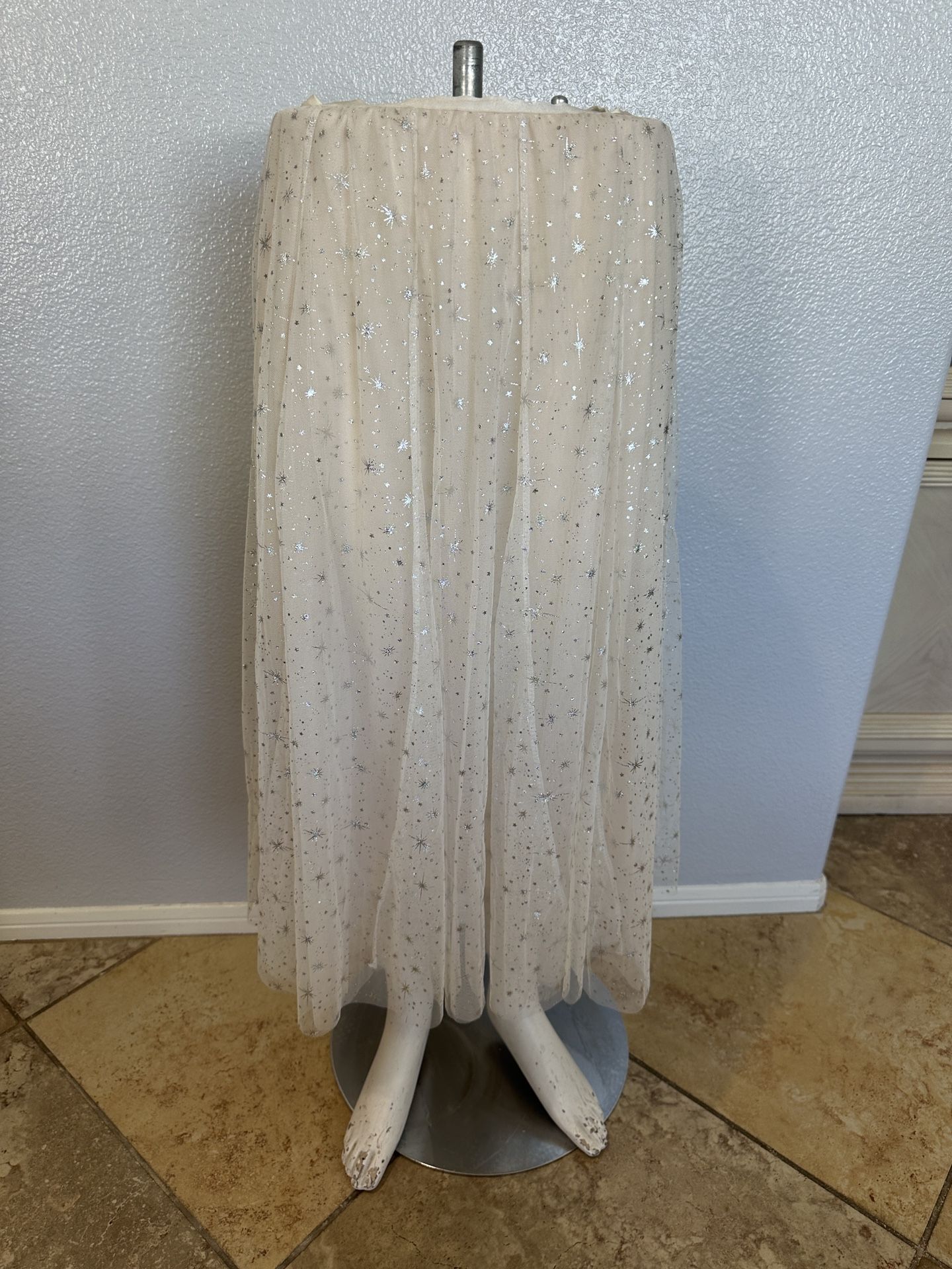 Women’s maxi full skirt.