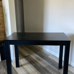 Black Desk
