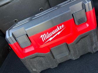 Milwaukee M18 Vacuum