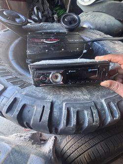 Radio with usb amplifer and 6 1/2 speakers