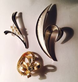 Lot of 3 vintage brooches
