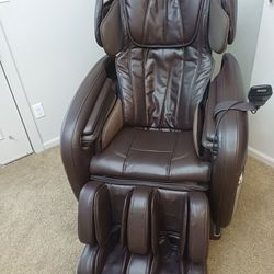 Cozzia Massage Chair EC-618B – Full Body, Excellent Condition