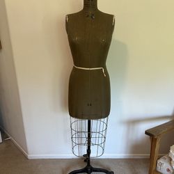 Antique Female Form / Mannequin