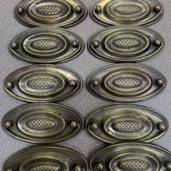 BASSET FURNITURE CIRCA 1940 - 10 DRAWER PULLS IN EXCELLENT CONDITION