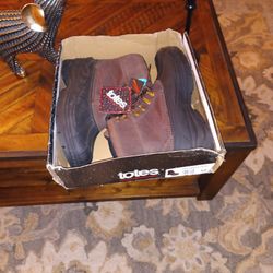For Sale TOTES WINTER BOOTS. BRAND NEW. SIZE 12. PLEASE SEE PICTURES AND READ DETAILS 