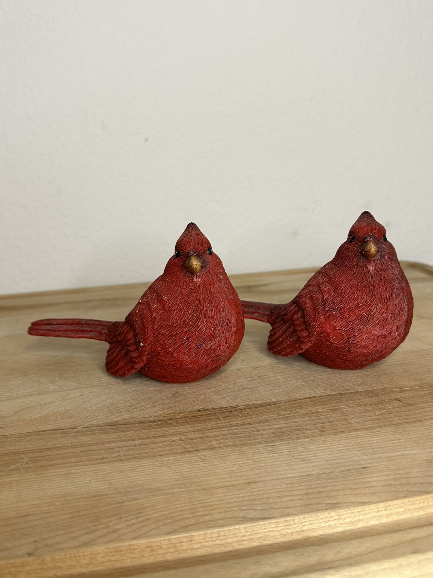 Cardinal Bright Red 6” x 4” Resin Figurine Right Facing Set Of 2