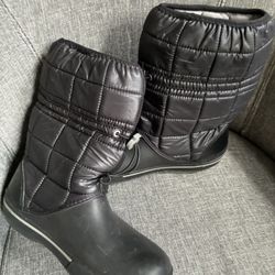 Brent New Water Proof Crocs Boots Size W9 20 Dollars Or The Best Offer 
