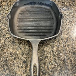 Victoria Cast Iron Grill Pan 10in x 10in