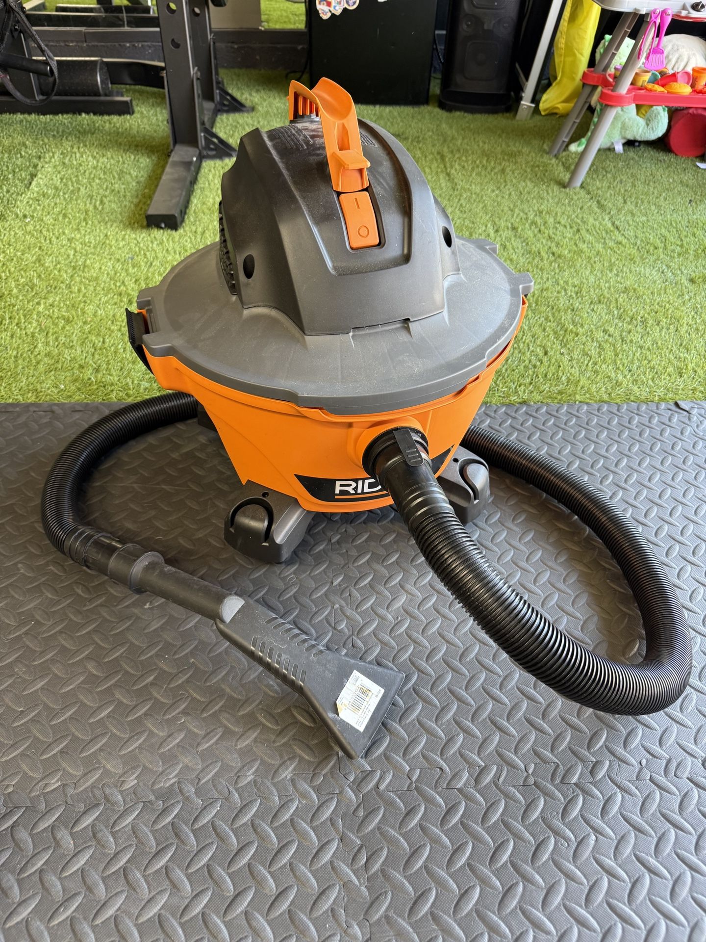 Ridgid 6 Gal. 3.5 Peak HP NXT Shop Vacuum Wet Dry Vac with General Debris Filter, Locking Hose and Attachment