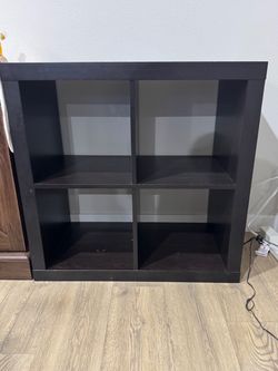 2 Ikea shelves