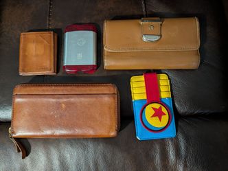 Variety of Wallets and Cardholders (5)