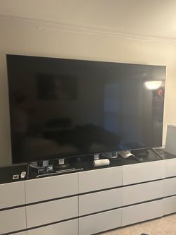 85” Samsung TV like new, only one year old