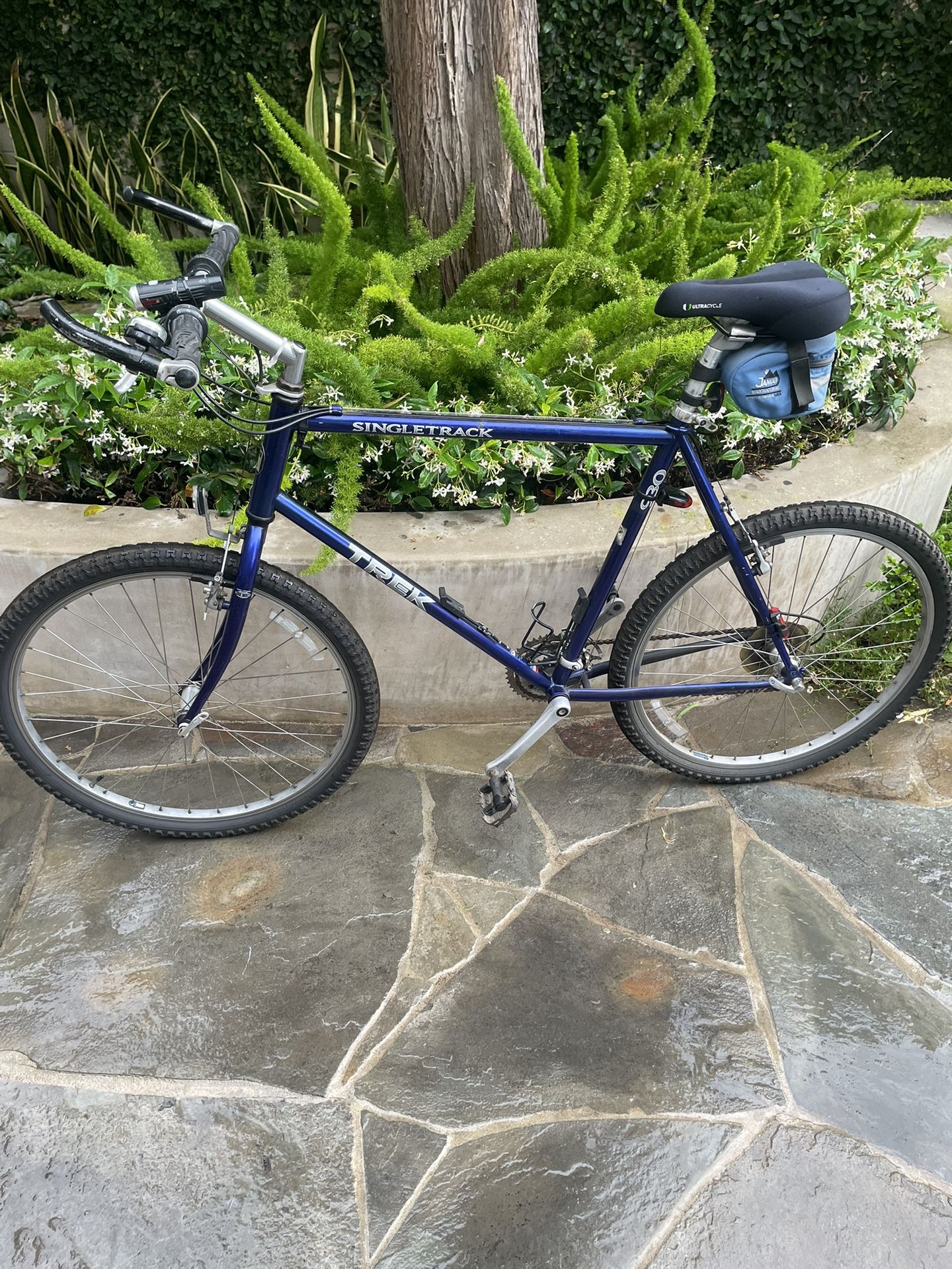 TREK 930 Mountain Bike